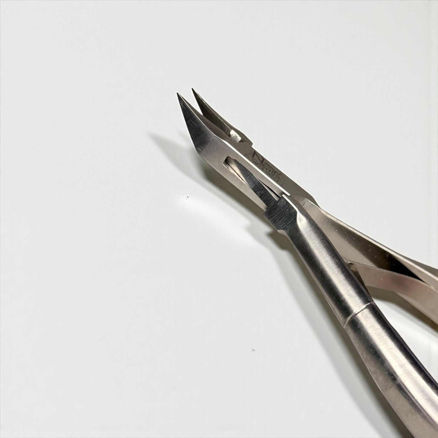 Tronchesina per unghie a punta curva