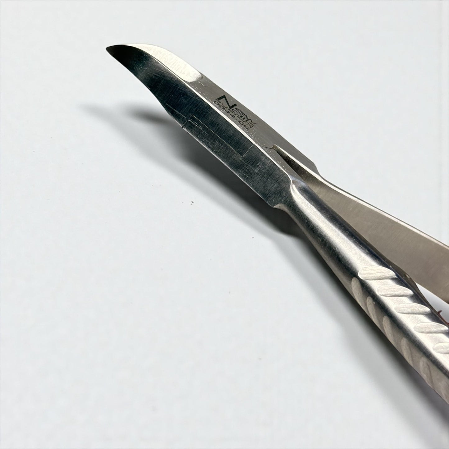 Tronchesina per unghie a punta curva