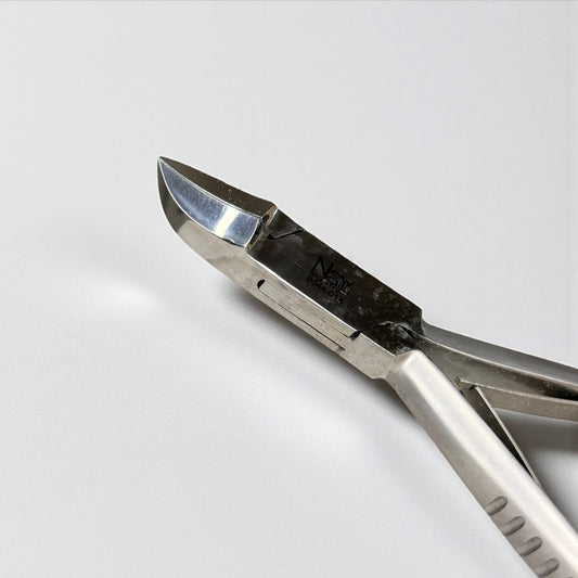 Tronchesina per unghie a punta curva